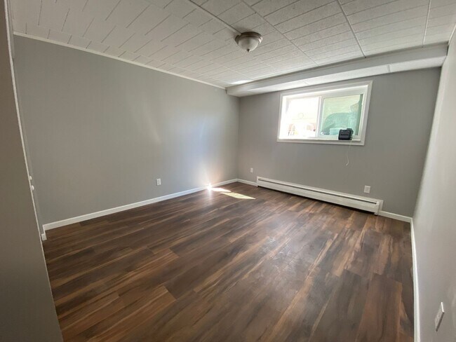 Building Photo - Spacious 1-bedroom in Bellevue!