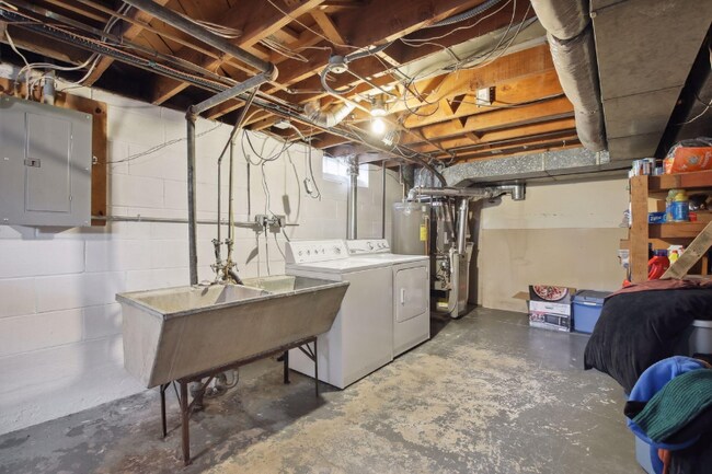 Building Photo - 2104 E 58th St