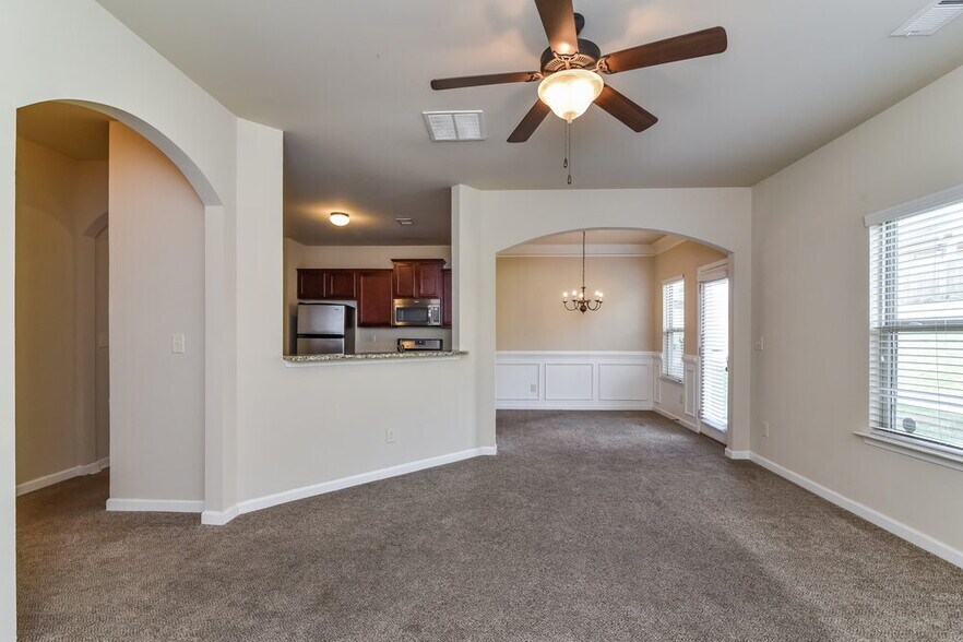 Building Photo - 2325 Morgan Farm Dr