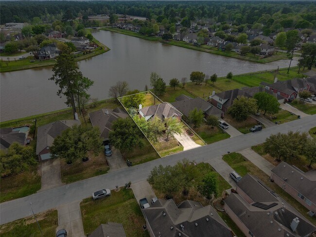 Building Photo - 9219 E Lakeside Dr