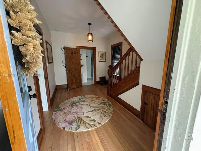 Building Photo - 830 S Beach St