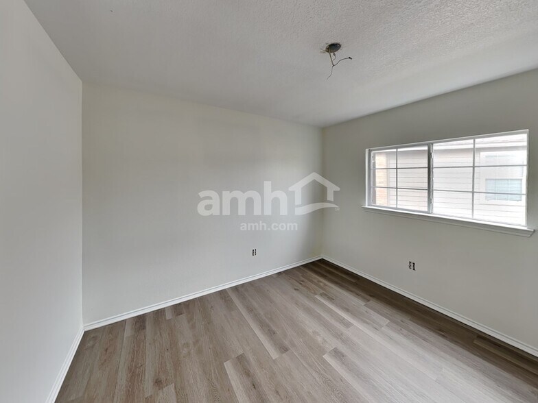 Building Photo - 7622 Bartell Point