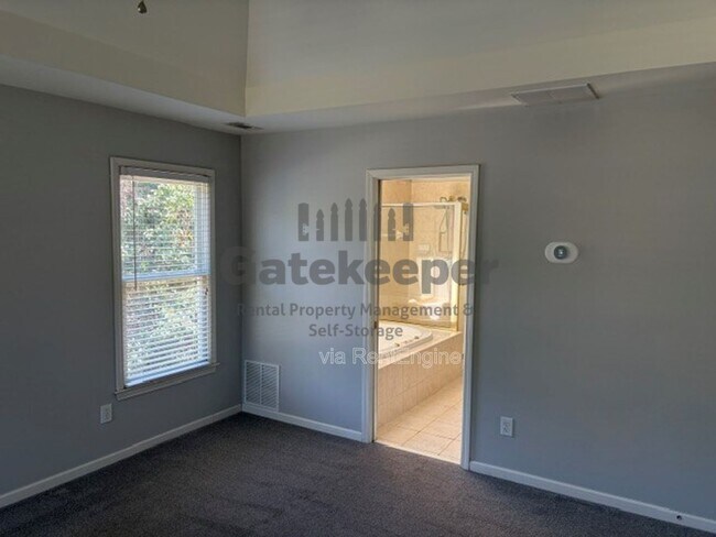 Building Photo - 245 Lockmeade Way