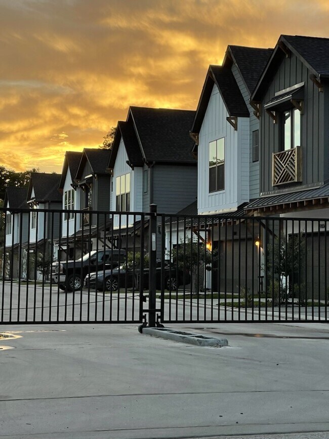 Building Photo - 9024 Wellspring Dr