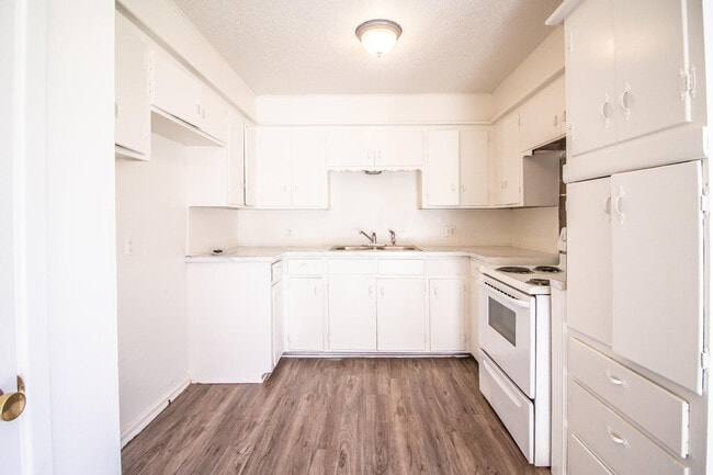 Building Photo - 1921 73rd St