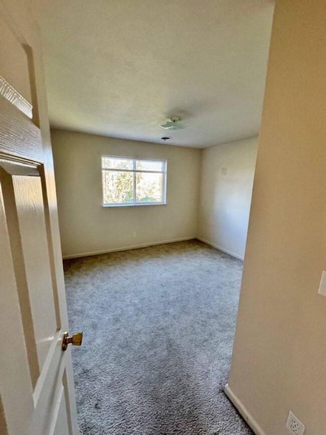 Building Photo - 3 Bedroom, 2 Bathroom 4-Plex