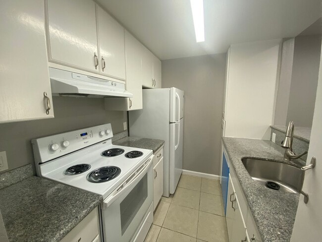 Interior Photo - 300 - 330 Parker Avenue in Rodeo
