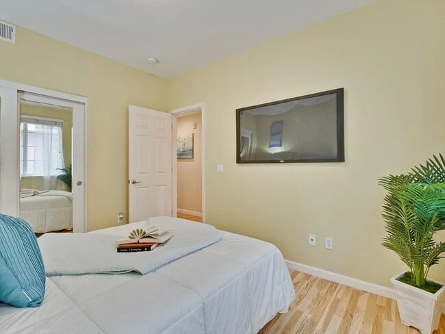 Building Photo - SAN JOSE-beautiful  townhome with tandem two car garage, newer construction