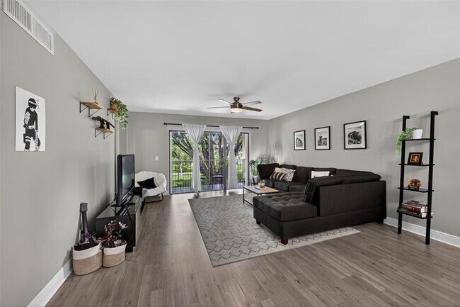 Building Photo - 412 Lakeview Dr