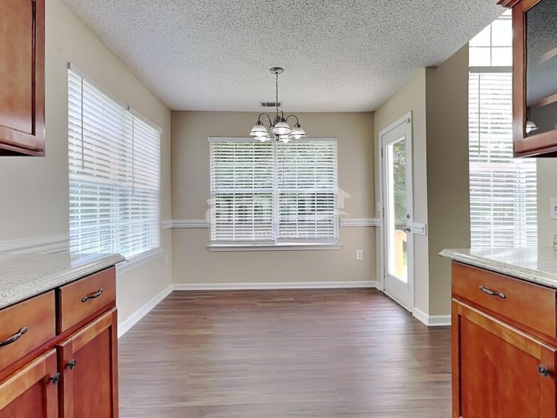 Building Photo - 28 Blue Lake St