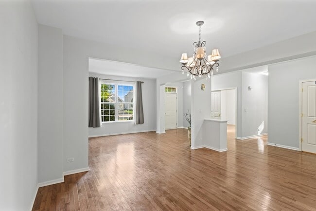 Building Photo - 1534 S Falcon Dr