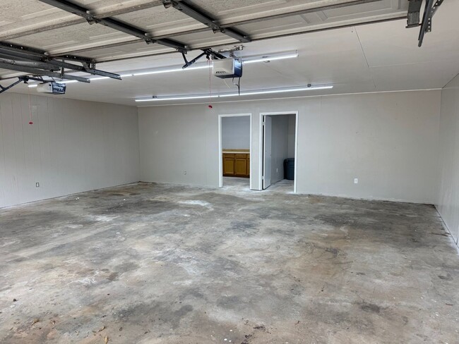 Building Photo - Updated 4/2 in Semmes with Dbl Garage