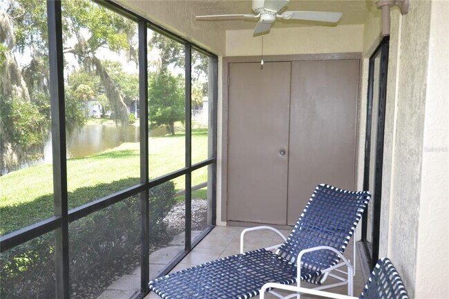 Building Photo - 209 Woodlake Wynde