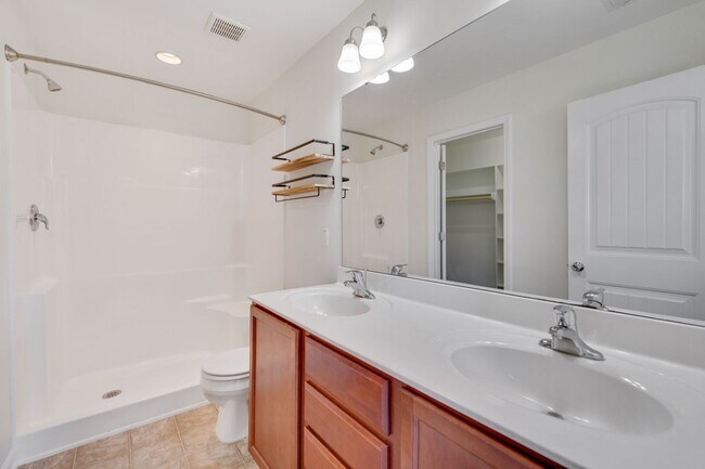 Building Photo - 11 Moss Grove Ln