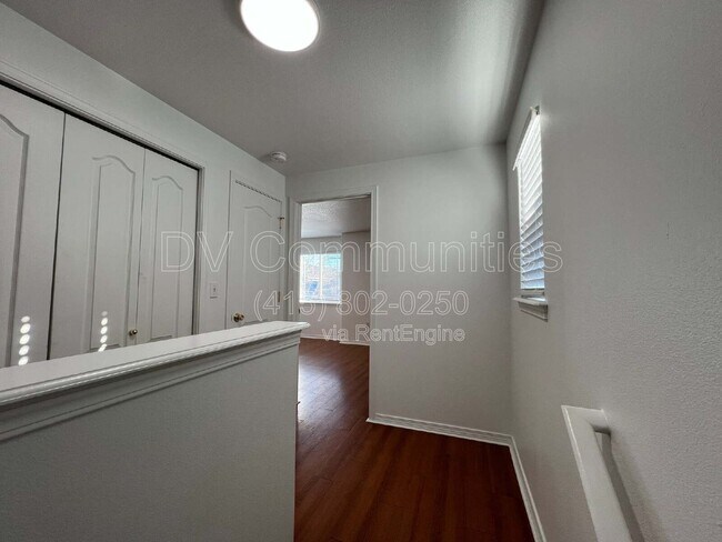 Building Photo - 2521 NW Cedar Ave