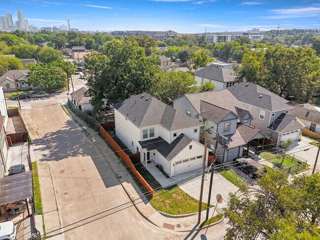 Building Photo - 3122 Chihuahua Ave