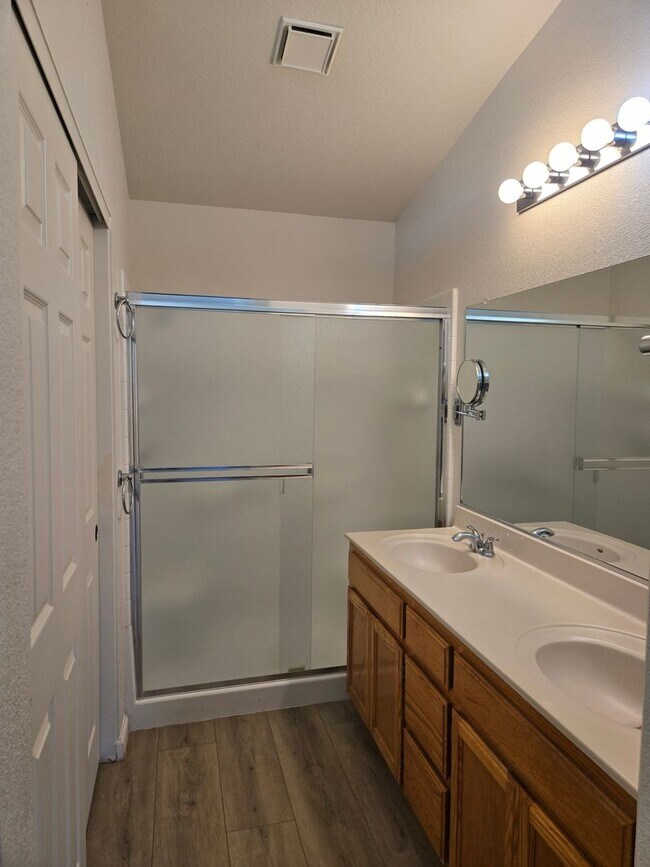 Building Photo - 369 Leffler Pl