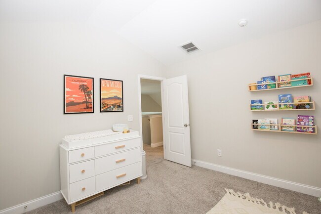 Building Photo - "Spacious 4-Bedroom Home with 2.5 Baths in...