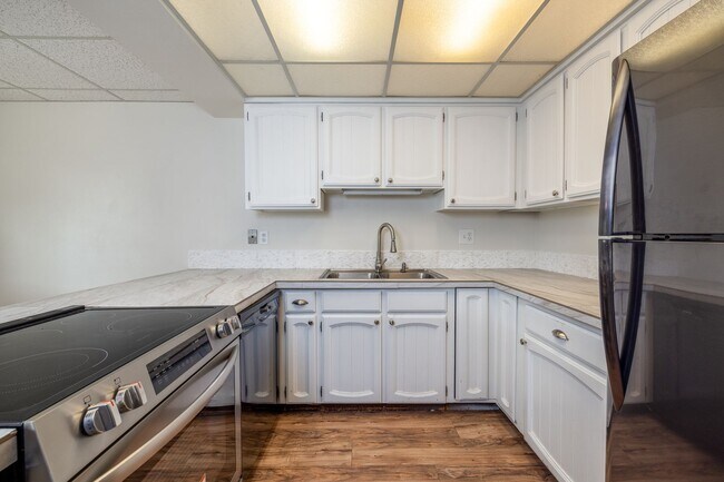 Building Photo - 603-605.5-6055 N Virginia Ct