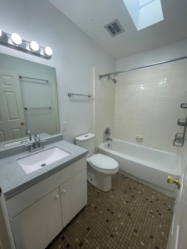 Building Photo - 4 Bed / 2 Bath Home Near Virginia Park | Flexible Lease Start Date