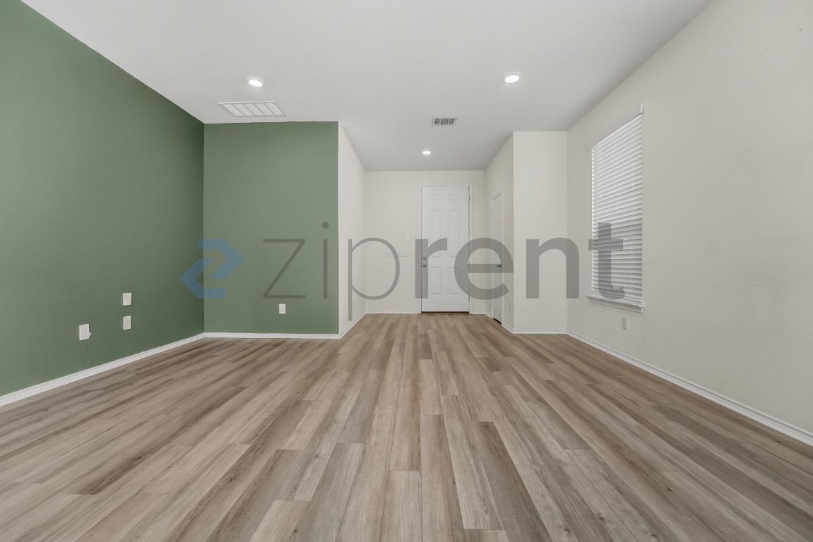 Building Photo - Unit