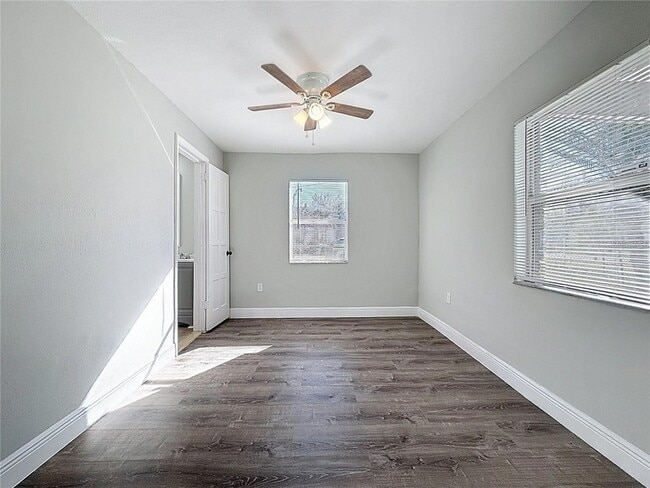 Building Photo - 2408 E Magnolia St