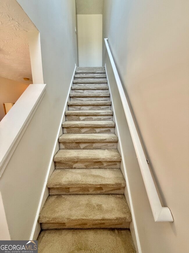 Building Photo - 6327 Ellenwood Dr