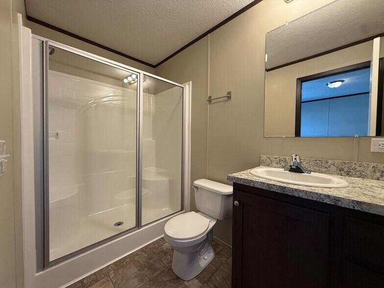 Building Photo - 11975 Creekview Ave