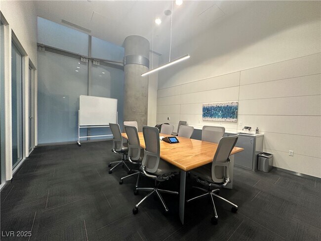 Building Photo - 3722 S Las Vegas Blvd