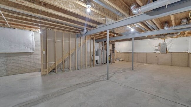 Building Photo - 6294 New Albany Rd W