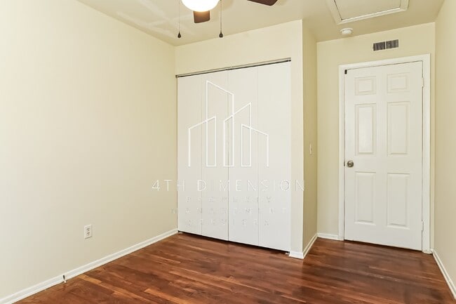 Building Photo - Charming 3 Bedroom Rental Home with Spacio...