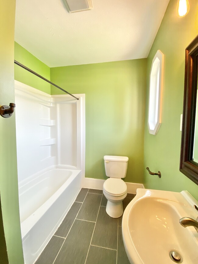 full bath #3 - 718 Harding Pl