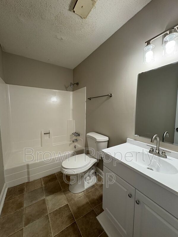 Building Photo - 2127 Grand Prix Dr