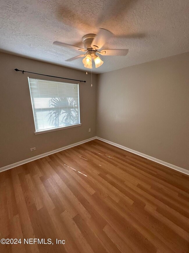Building Photo - 10929 Weymouth Cir N