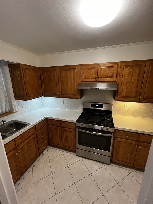 Kitchen - 675 Central St