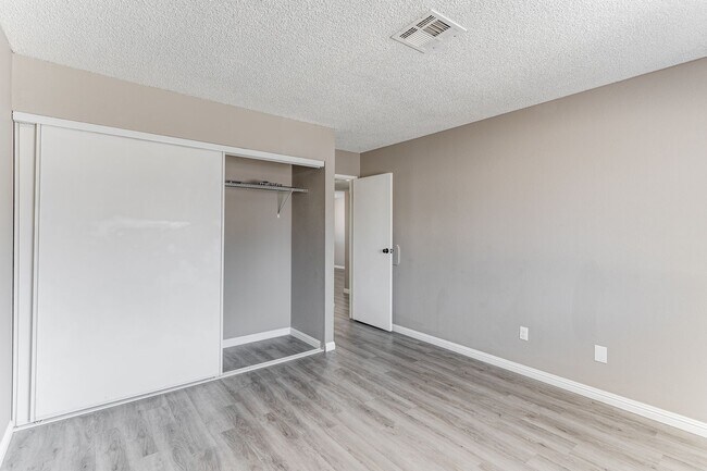 Building Photo - ? Renovated 2-Bed Oasis in the Heart of Do...