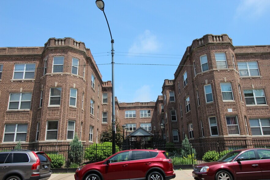 Building Photo - 4929 N Kedzie Ave