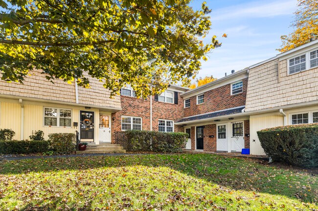 Building Photo - 245 Unquowa Rd