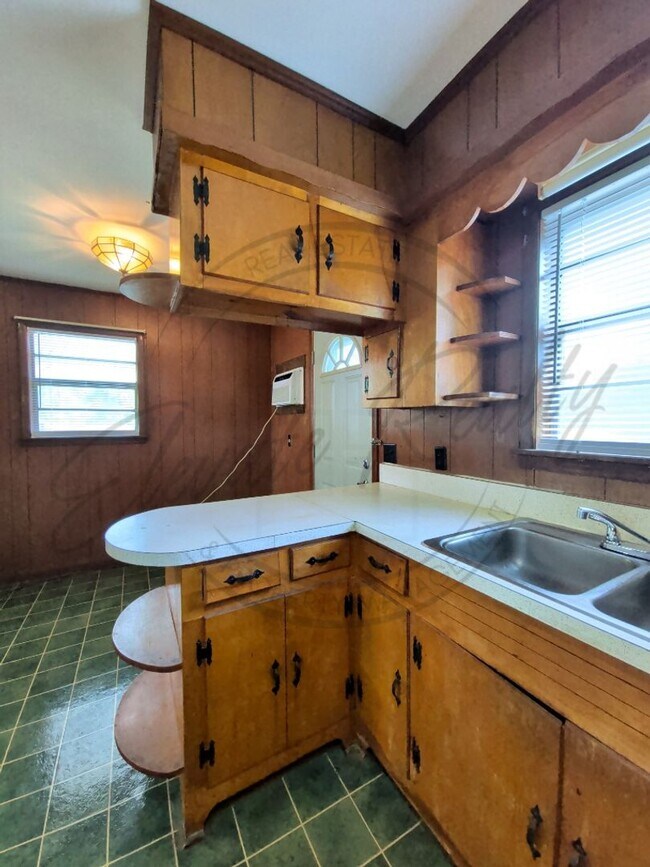 Building Photo - Summer Special: Cozy 1 Bed / 1 Bath Near Tennessee Tech – Pet Friendly!