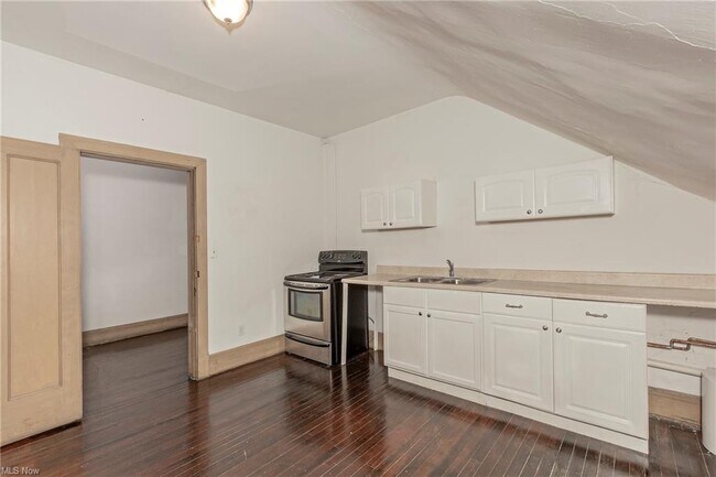 Building Photo - 283 Corning Dr