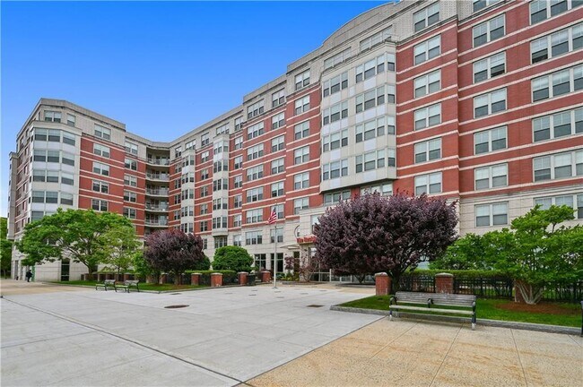Building Photo - 300 Mamaroneck Ave