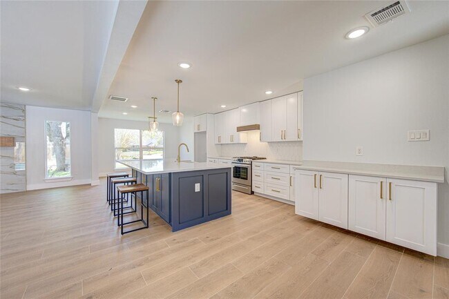 Building Photo - 1810 Eagle Falls Ct