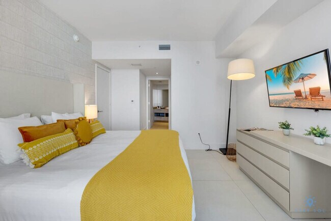 Building Photo - 4111 S Ocean Dr