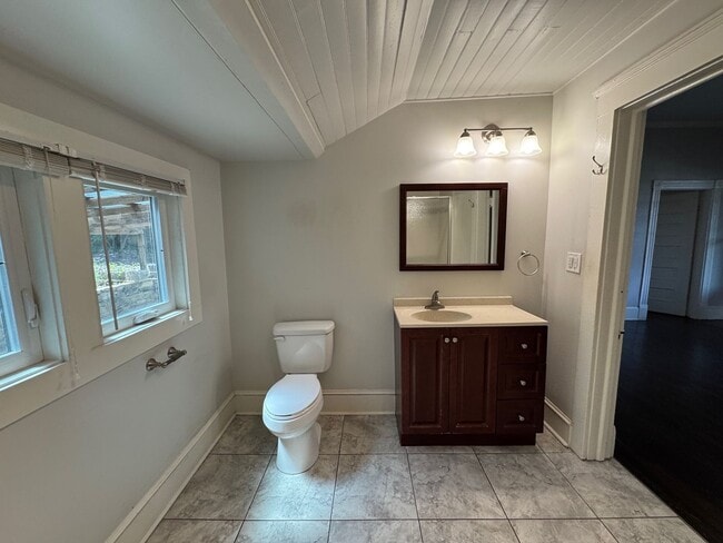 Building Photo - North AVL - Updated Spacious 2/2 Home