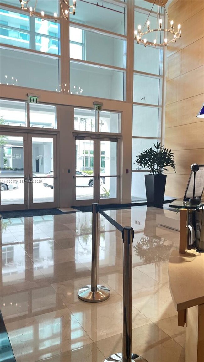 Building Photo - 350 NE 24th St