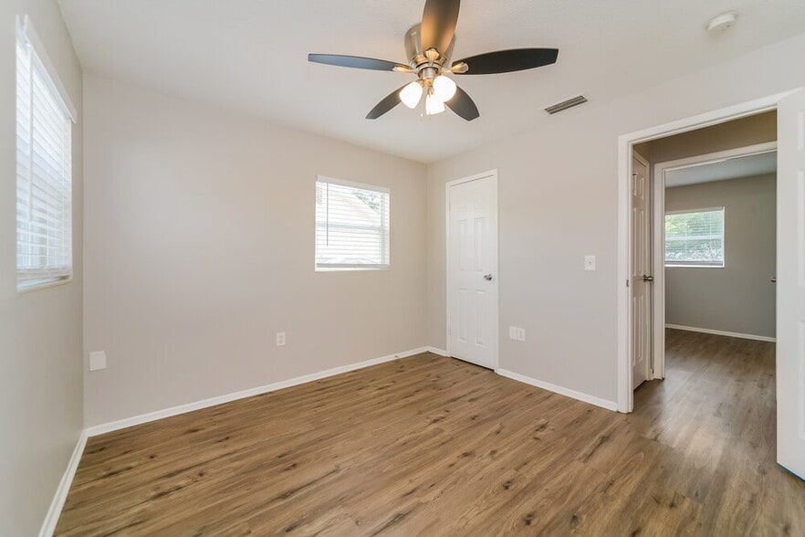 Building Photo - 309 Vaniman Ave