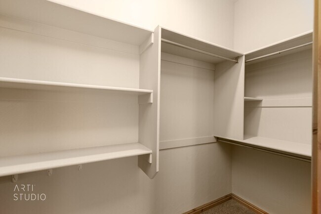 Building Photo - Shadow Mountain 3-Bedroom, 2-Bathroom Home...