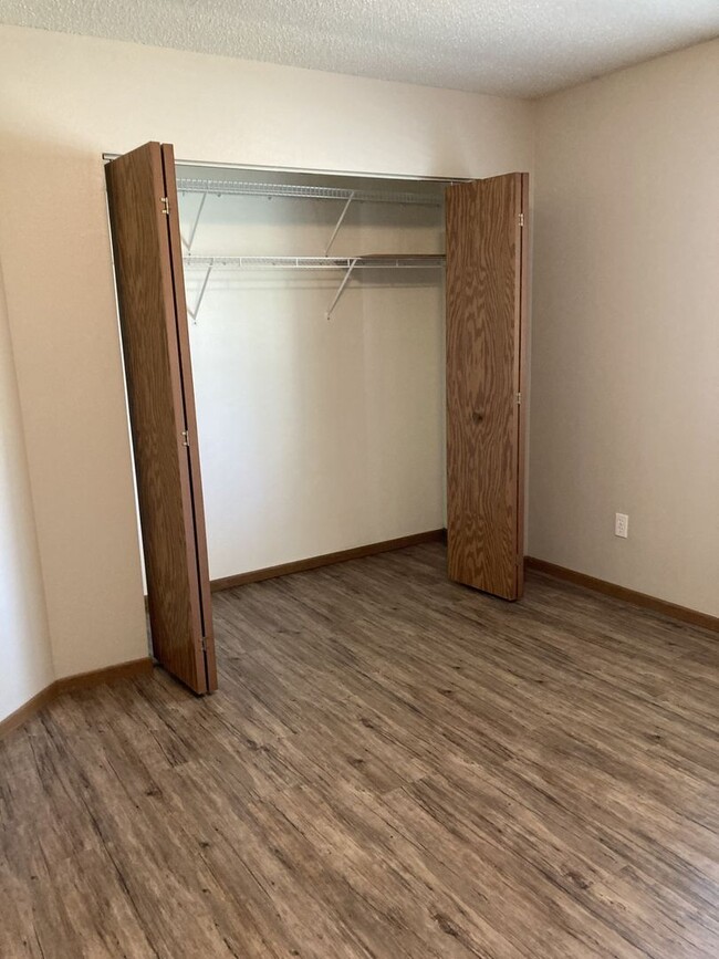 Building Photo - East side 2 bedroom Condo in Iowa City. Ga...