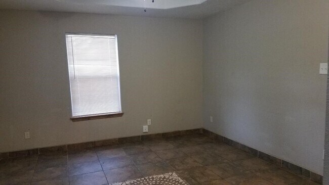 Building Photo - 8030 Darlington Dr