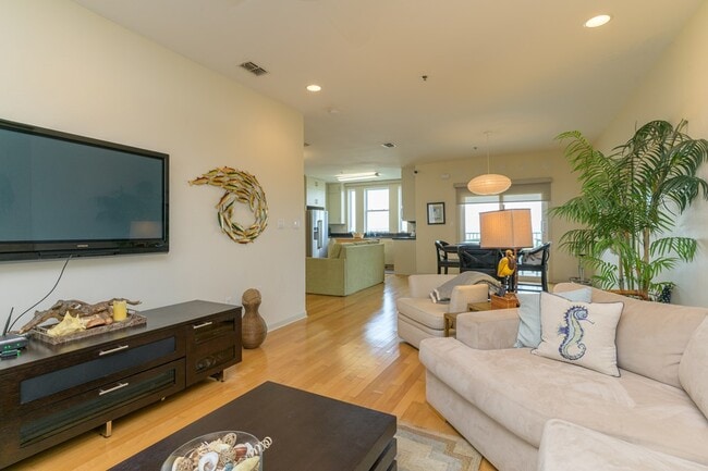 Building Photo - 100 Harbor St